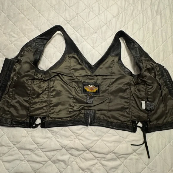 Harley-Davidson black Leather vest - Picture 4 of 6